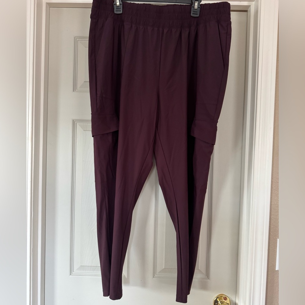 Women's Old Navy Burgundy Pants